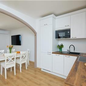 3 Bedroom Apartment with 2 Balconies near Dubrovnik Old Town, Sleeps 5-6